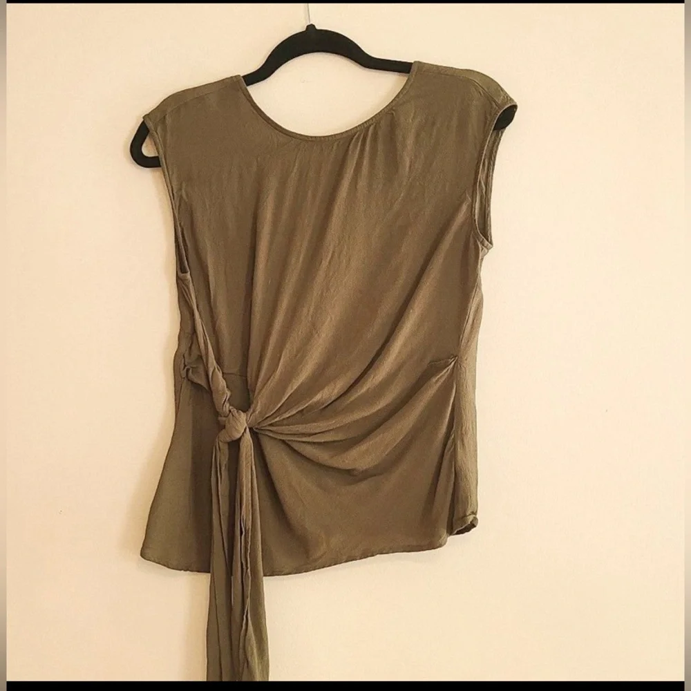 Express Top - Picture 1 of 5
